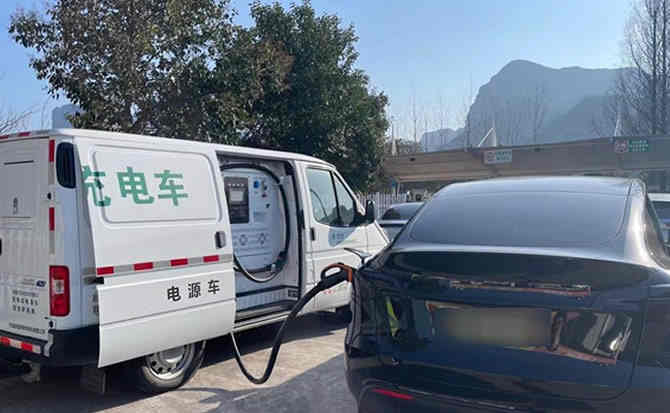 尼木汽车搭电